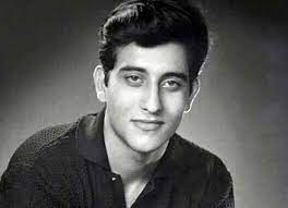  लग्जरी लाइफ छोड़ बने संन्यासी, माली से लेकर टॉयलेट क्लीनर का किया काम, विनोद खन्ना के कुछ किस्से