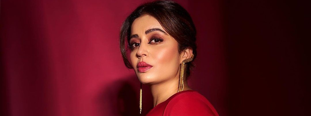 ग्लैमरस एक्ट्रेस नेहा पेंडसे अब जल्द ही ओटीटी पर आएंगी नजर