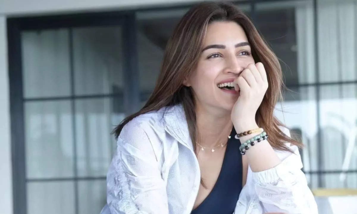 कई सेलिब्रिटीज के बाद अब कृति सेनन ने भी अलीबाग में समुद्र के किनारे खरीदी जमीन