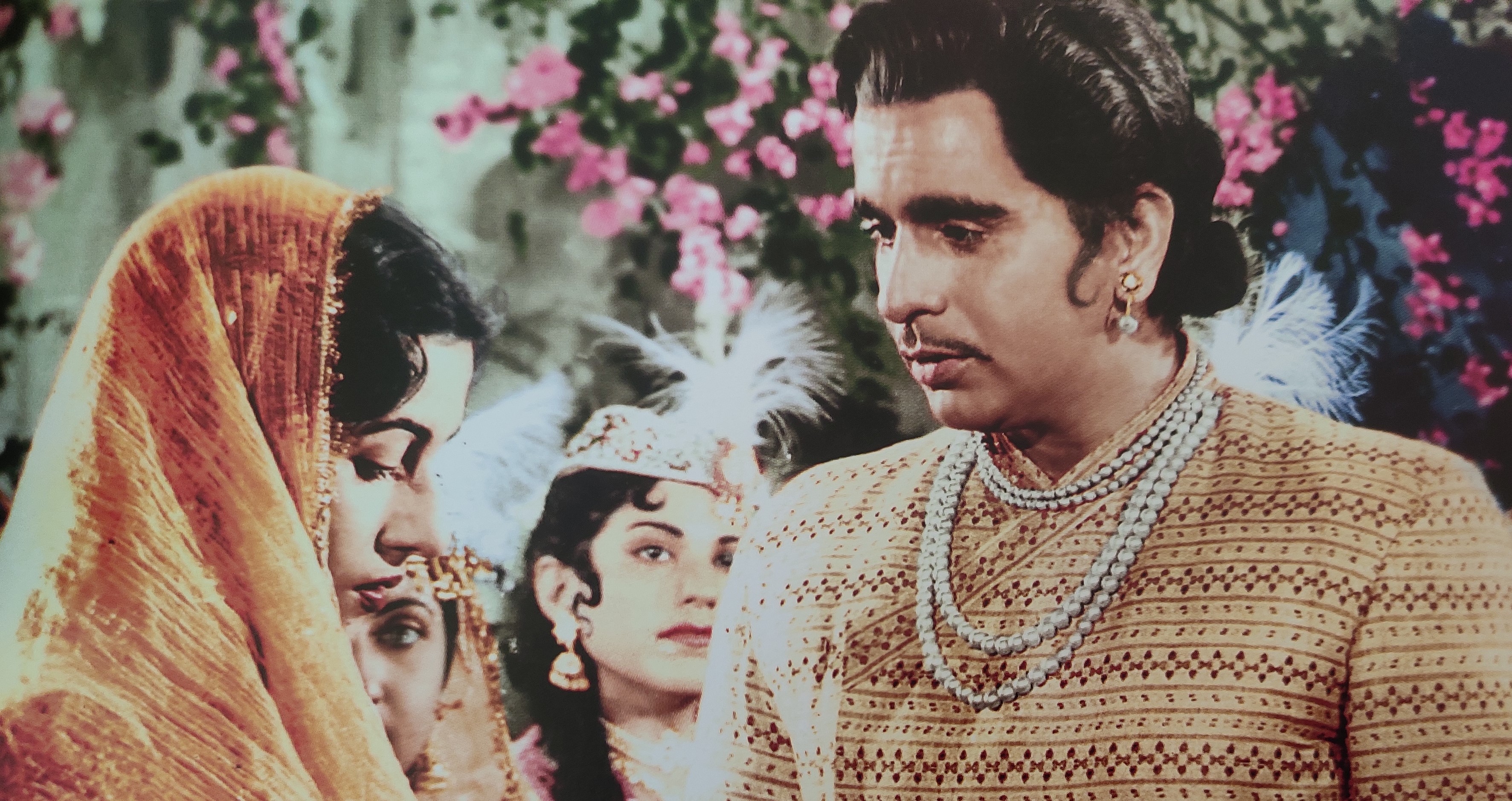 बॉलीवुड के अनकहे किस्सेः ऐसे रंगीन हुई मुग़ल-ए आज़म