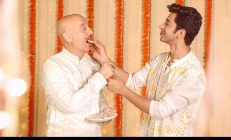 अनुपम खेर और मिहिर आहूजा ने मनाई दिवाली