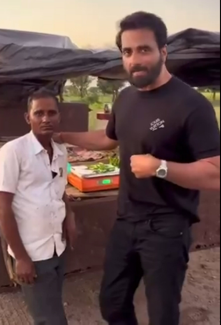 सोनू सूद ने किसान से छुड़वाया गुटखा