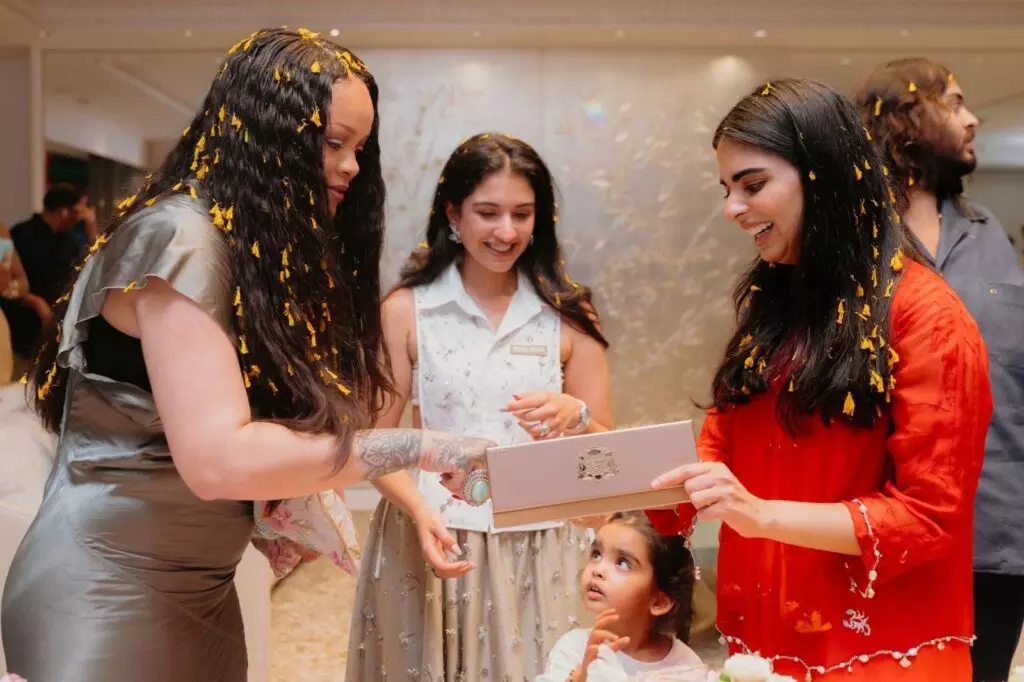 रिहाना का स्पेशल अंबानी लंच: भारतीय संस्कृति और मुस्कान की झलक  