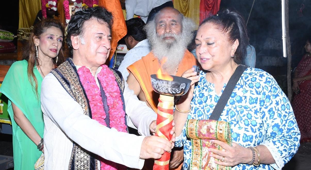फिल्ममेकर औशिम खेतरपाल का फिल्मी अंदाज, 'पीस एंड यूनिटी' की मशाल से दिया संदेश