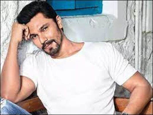 'स्वातंत्र्यवीर सावरकर' के मालिकाना हक विवाद पर मनसे की रणदीप हुड्डा को चेतावनी