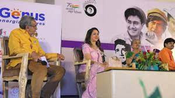 देव आज भी युवाओं के फैशन आइकॉन : हेमा मालिनी