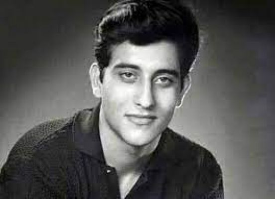  लग्जरी लाइफ छोड़ बने संन्यासी, माली से लेकर टॉयलेट क्लीनर का किया काम, विनोद खन्ना के कुछ किस्से