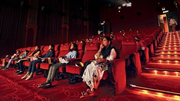 'सिनेमा लवर्स डे' पर 99 रुपये में फिल्म दिखाएगा पीवीआर व आईनॉक्स