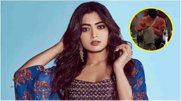 हैदराबाद एयरपोर्ट पर व्हीलचेयर पर दिखीं रश्मिका मंदाना