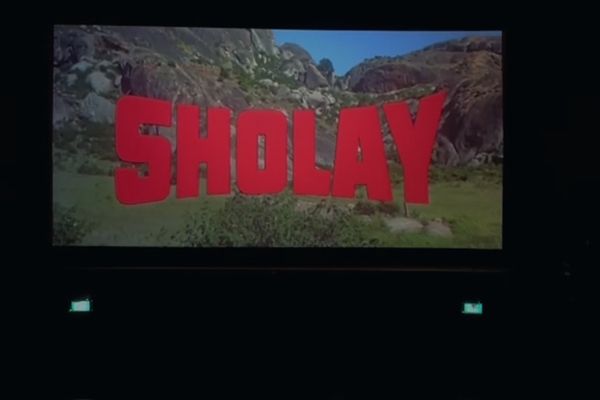 "कोलंबो में 'शोले' की स्वर्ण जयंती: भारतीय सांस्कृतिक संघ ने आयोजित की विशेष स्क्रीनिंग"