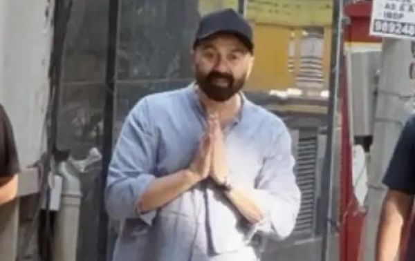  धर्मेंद्र की खराब तबीयत के बीच पैपराजी पर फूटा सनी देओल का गुस्सा