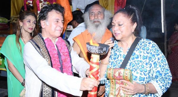 फिल्ममेकर औशिम खेतरपाल का फिल्मी अंदाज, 'पीस एंड यूनिटी' की मशाल से दिया संदेश