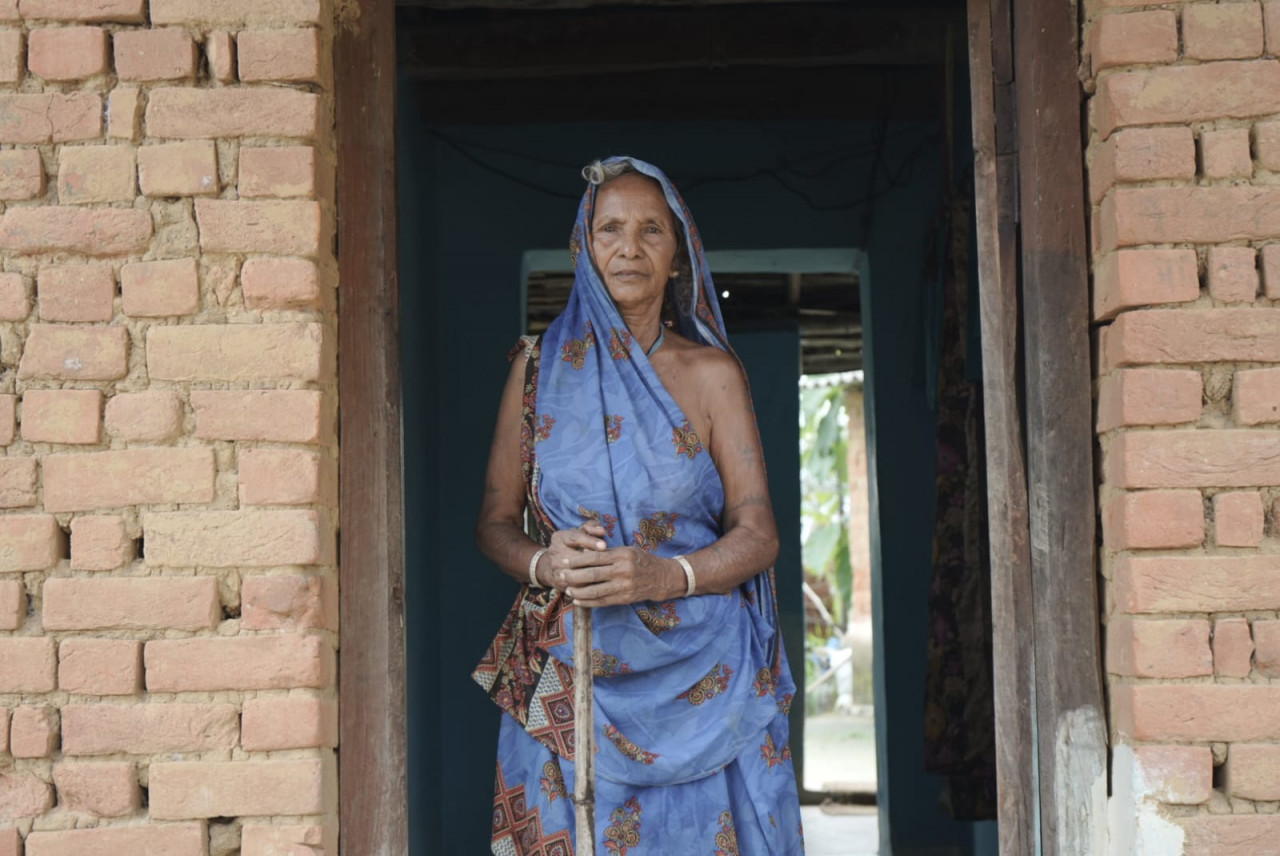 अब वृद्धा ध्वजा बाई को जरूरत के समय किसी से पैसे मांगने की नहीं पड़ती जरूरत