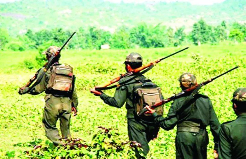  एक-दूसरे के खून के प्यासे माओवादी