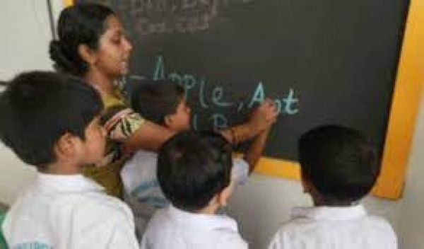 जीवन जीने का सलीका सिखाते हैं शिक्षक