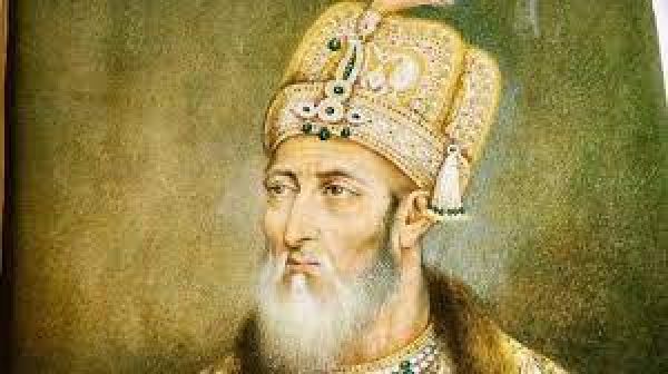 "सन् 1857 के महान् स्वतंत्रता संग्राम के मुखिया महा महारथी श्रीयुत पेशवा नाना साहब थे , न कि निकम्मे शायर बहादुर शाह जफर "