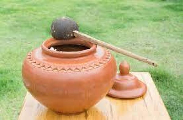  प्रचंड गर्मी में ठंडक देता 'मिट्टी का घड़ा'
