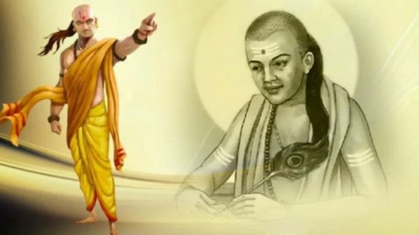 चाणक्य नीति:- मूर्ख का त्याग करें