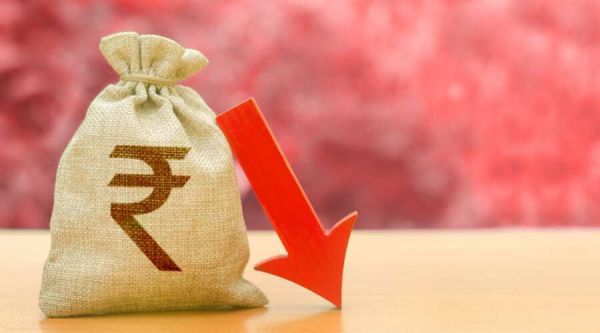 वैश्विक स्तर पर भारतीय रुपए के मान को गिरने से बचाने हेतु कम करना होगा आयात