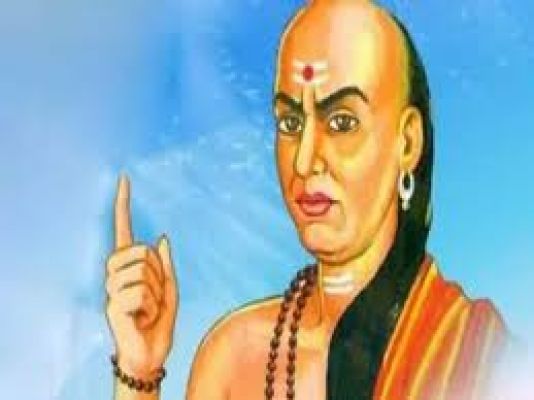 चाणक्य नीति  :-  इन्हें वश में करें- 