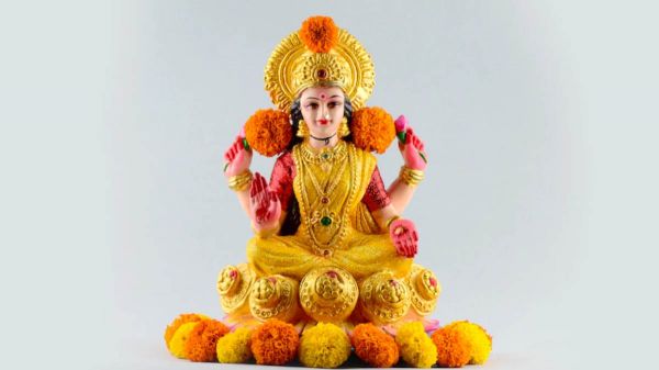 महालक्ष्मी व्रत कथा: श्रद्धा से समृद्धि तक की यात्रा