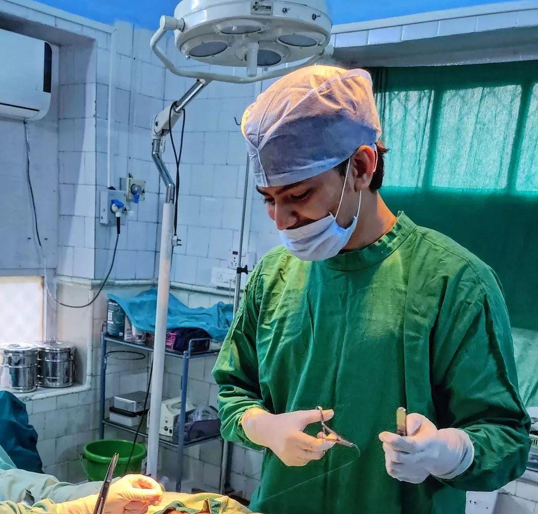 सोरायसिस से निपटने में डॉ. नाइक के अग्रणी प्रयासों ने ध्यान आकर्षित किया है