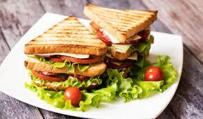ब्रेकफास्ट में बनाएं वेज चीज सैंडविच