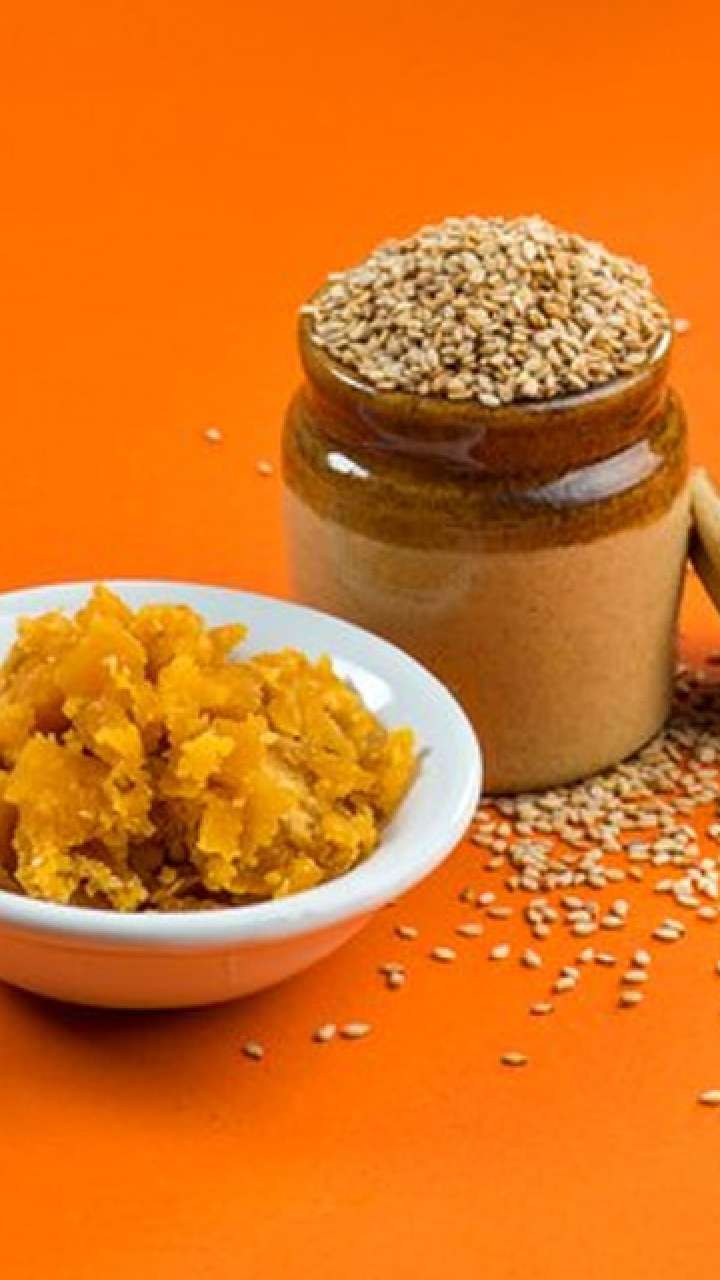 सर्दियों में जमकर खाएं तिल और गुड़