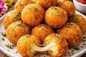 आज ही घर पर बनाएं टेस्टी सूजी चीज़ बॉल्स, चाय के साथ बढ़ाएं स्वाद