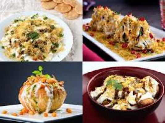 बारिश में लें समोसे-चाट का मजा