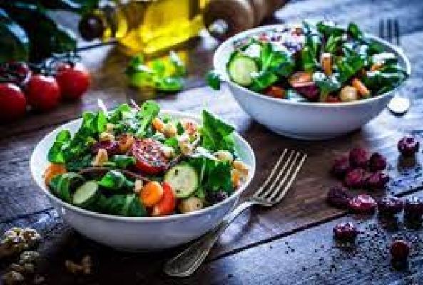  बारिश में कच्ची सब्जियों से बना सलाद खाना आपको बीमार कर सकता है