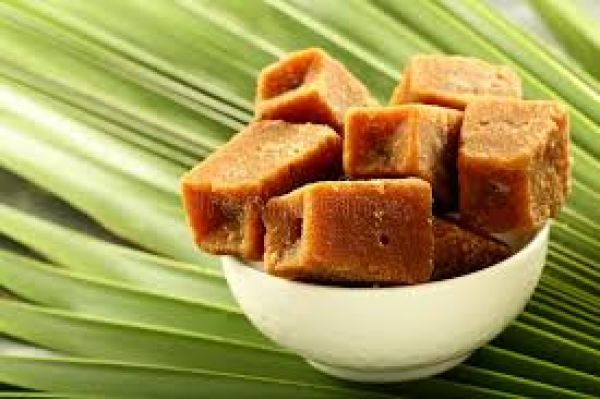 सर्दी-जुकाम से लेकर स्किन तक के लिए फायदेमंद है गुड़