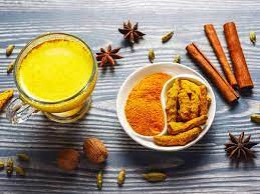 सबके लिए फायदेमंद नहीं है हल्दी वाला दूध