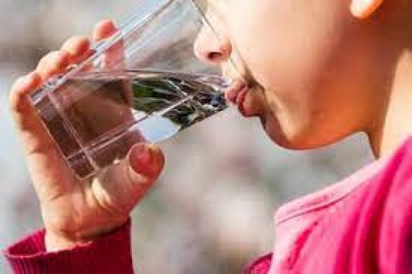 सर्दियों में कम पानी पीने से हो सकते हैं नुकसान