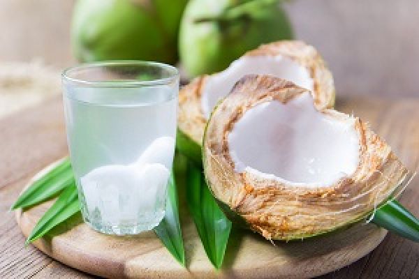 पथरी पिघलाने में मददगार है नारियल पानी