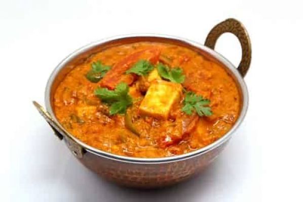 ऐसे बनाएं टेस्टी कढ़ाई पनीर