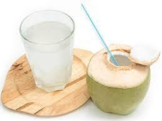 डार्क सर्कल, कील-मुंहासे, टैनिंग में लाभकारी है नारियल पानी