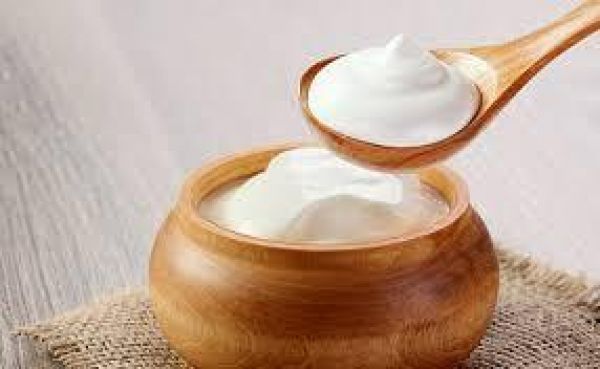  रात में दही खाना सेहत के लिए नुकसानदेह हो सकता है – जानें क्यों
