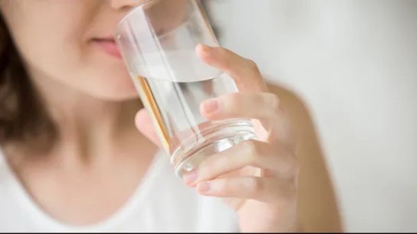 पानी कम पीने से हो सकती हैं ये परेशानियाँ