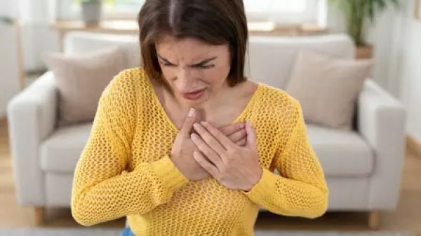 तनाव बढ़ा रहा दिल की बीमारियों का खतरा, ऐसे रखें हृदय को सुरक्षित  