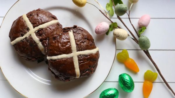 गुड फ्राइडे पर हॉट क्रॉस बन क्यों खाए जाते हैं? जानें परंपरा और इतिहास  