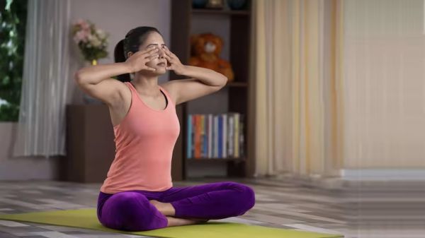 स्ट्रेस और चिंता से छुटकारा चाहिए? भ्रामरी प्राणायाम है रामबाण, ऐसे करें अभ्यास