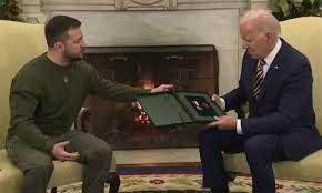 वाशिंगटन में बाइडेन से मिले यूक्रेनी राष्ट्रपति जेलेंस्की, रूस से लड़ने के लिए मांगी मदद