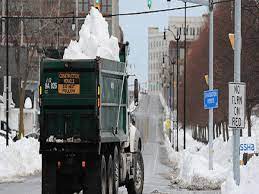 US News: दुकान में लूटपाट के इरादे से आया शख्&zwj;स बर्फ पर फ&zwj;िसला, स&zwj;िर में आई चोट, पुल&zwj;िस को याद आया 'होम अलोन' फ&zwj;िल्&zwj;म का क्राइम सीन