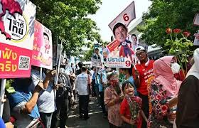 थाईलैंड के आम चुनाव में सैन्य शासन विरोधी दो राजनीतिक दल बड़ी ताकत के रूप में उभरे