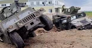 यूक्रेनी लड़ाके रूस की सीमा तक पहुंचे, रूसी सेना ने गोले दागकर खदेड़ा