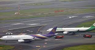 जापान में हवाई अड्डे के रनवे पर टकराए दो विमान