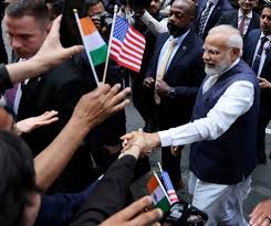 हाथों में तिरंगा और `मोदी-मोदी' के नारों से गूंजा न्यूयॉर्क, प्रधानमंत्री की एक झलक पाने के लिए लंबी यात्रा कर पहुंचे भारतवंशी