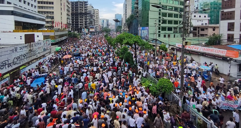 बांग्लादेश में बीएनपी की रैली में जनसैलाब, सत्तारूढ़ दल से झड़प, 124 कार्यकर्ता हिरासत में