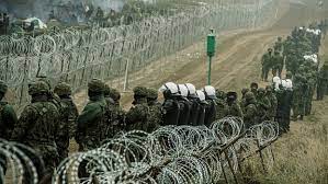 बेलारूस की सीमा पर दस हजार सैनिक तैनात करेगा पोलैंड